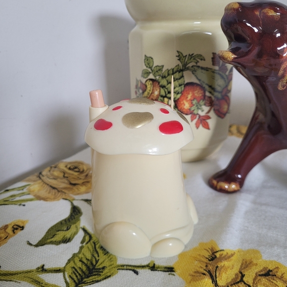 Vintage Mushroom Toothpick Dispenser - Picture 3 of 10